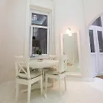Hidden Getaway With Two Bedroom By The St Stephen's Basilica Apartamento