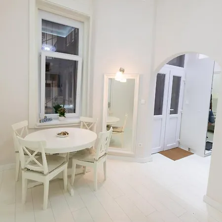 Hidden Getaway With Two Bedroom By The St Stephen's Basilica Lejlighed *