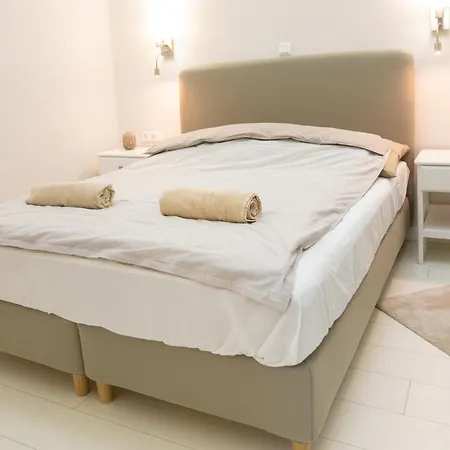 Hidden Modern Getaway With Two Bedroom Behind Opera House Apartment Budapest