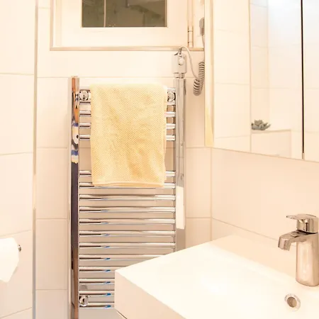 Hidden Modern Getaway With Two Bedroom Behind Opera House Budapest