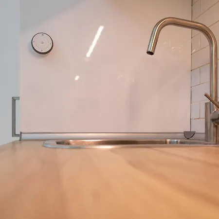 Hidden Modern Getaway With Two Bedroom Behind Opera House Apartment