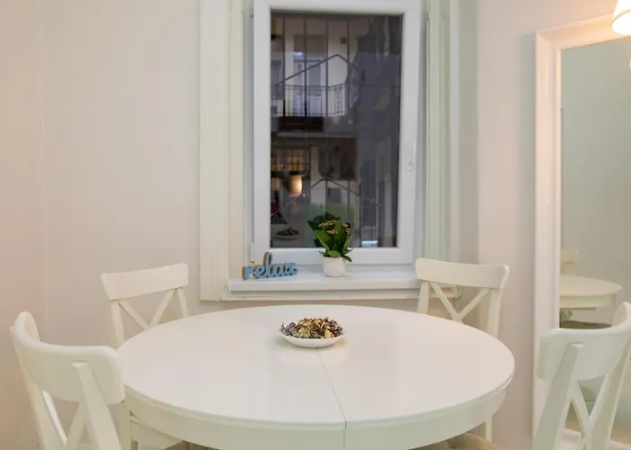 Hidden Getaway With Two Bedroom By The St Stephen's Basilica בודפשט
