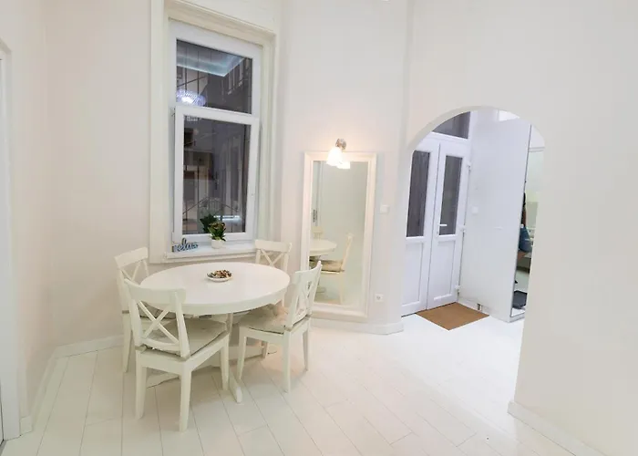 Hidden Getaway With Two Bedroom By The St Stephen's Basilica דירה *