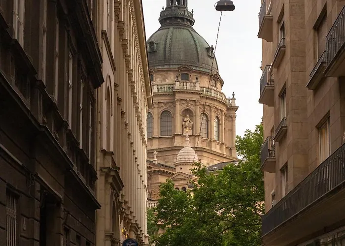 Hidden Getaway With Two Bedroom By The St Stephen's Basilica * בודפשט