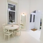 Hidden Getaway With Two Bedroom By The St Stephen's Basilica Apartment *
