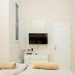 Apartment Hidden Getaway With Two Bedroom By The St Stephen's Basilica