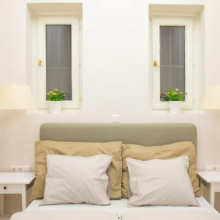 Appartement Hidden Getaway With Two Bedroom By The St Stephen's Basilica Boedapest